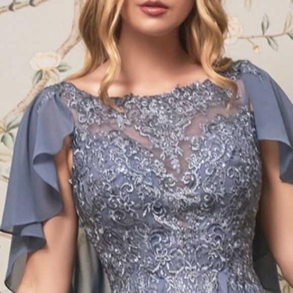 Formal dress - Picture 2 of 9